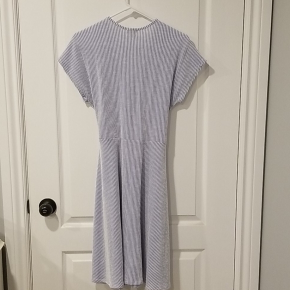 Pinstriped dress - Picture 3 of 4